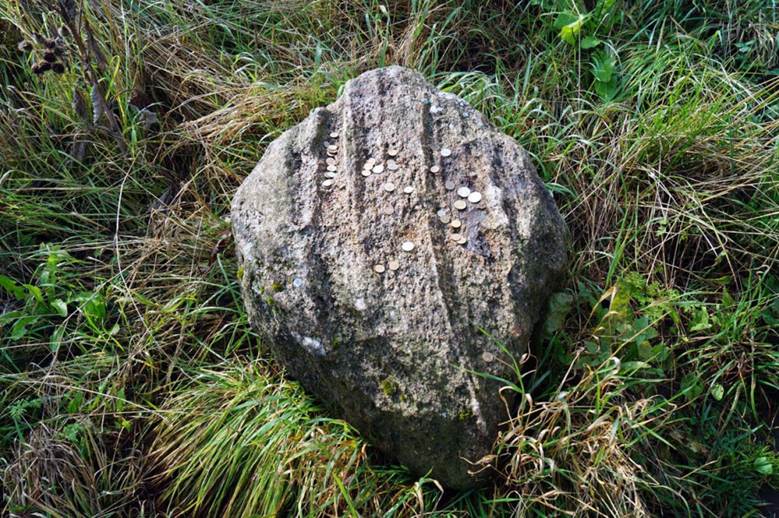 Рис 11. «Денежный камень», фото отсюда - https://news.novgorod.ru/articles/read/529.html